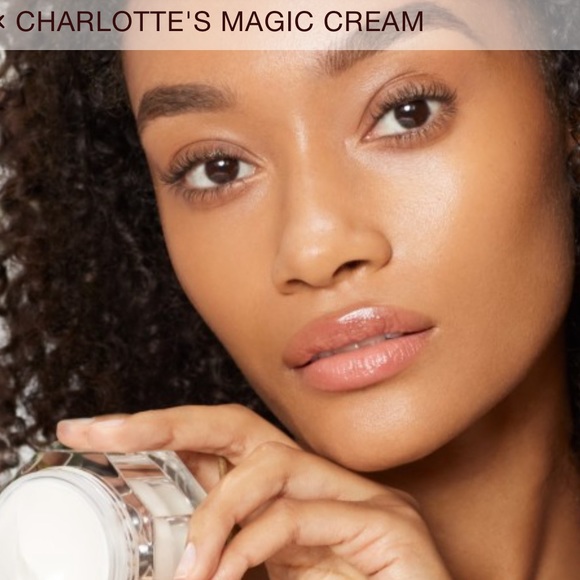 Charlotte Tilbury CHARLOTTE'S MAGIC CREAM
30 ML MOISTURISER - Picture 4 of 10